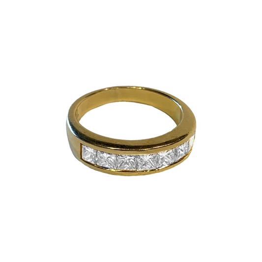 1980s 18KT Yellow Gold Diamond Ring front