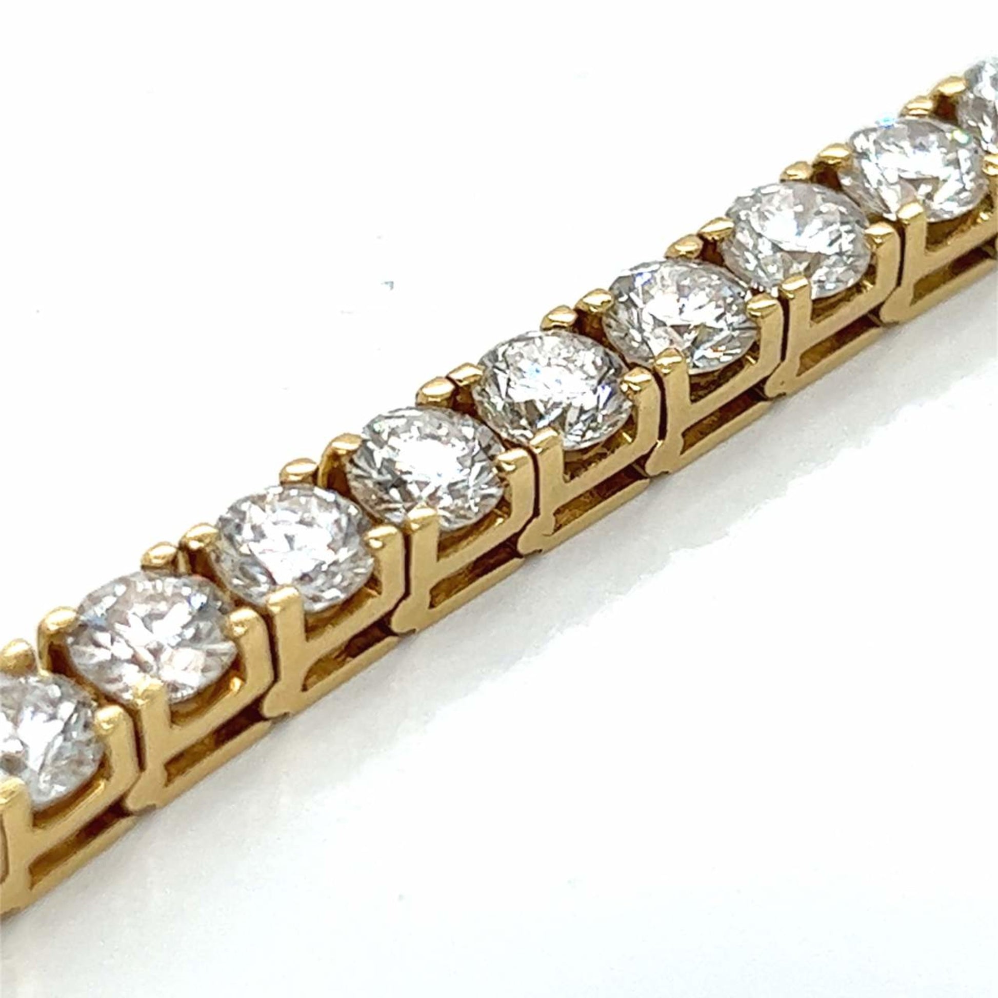 Post-1980s 18KT Yellow Gold Diamond Bracelet close-up details