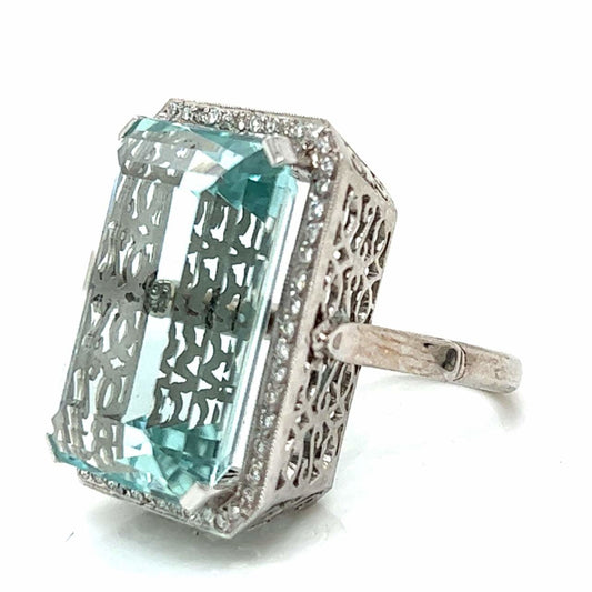 1980s 18KT White Gold & Platinum Aquamarine & Diamond Ring side