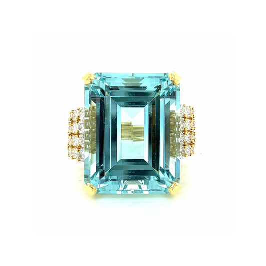 1980s 18KT Yellow Gold Aquamarine & Diamond Ring front