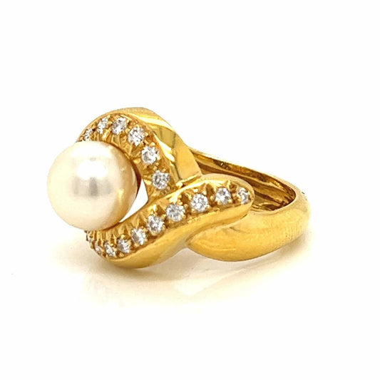 1980s 18KT Yellow Gold Cultured Pearl & Diamond Ring side