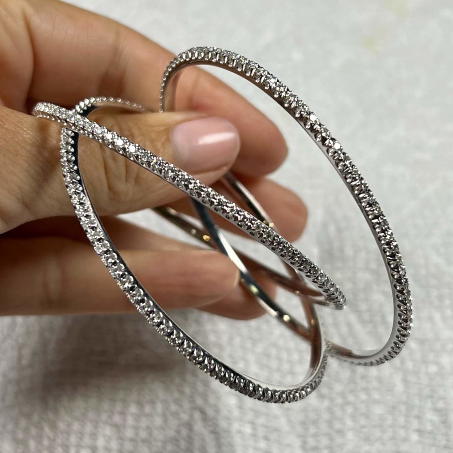 Post-1980s 18KT White Gold Diamond Bangle Bracelet front