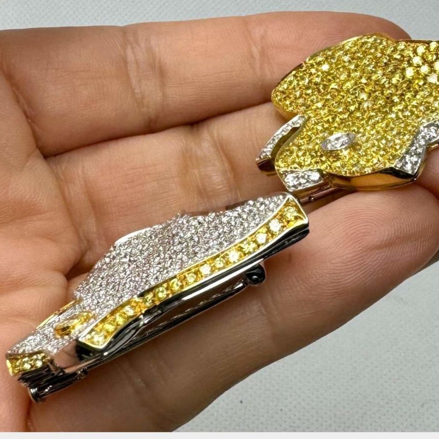 Post-1980s 18KT White & Yellow Gold Diamond Leaf Brooches side
