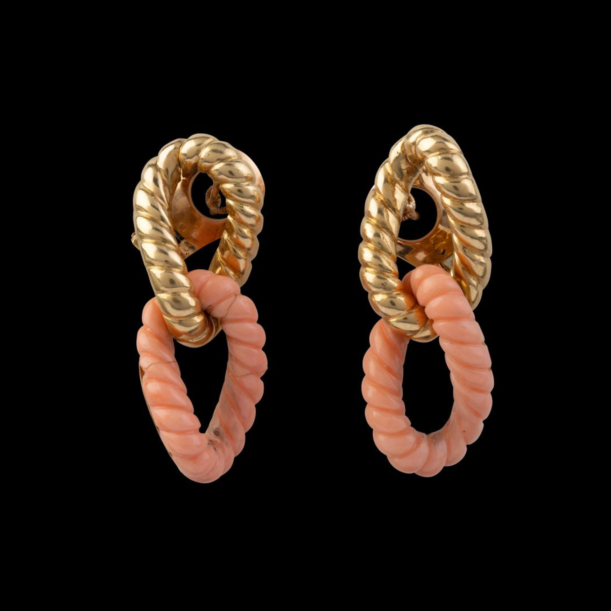 Van Cleef & Arpels France 1960s 18KT Yellow Gold Coral Suite earrings