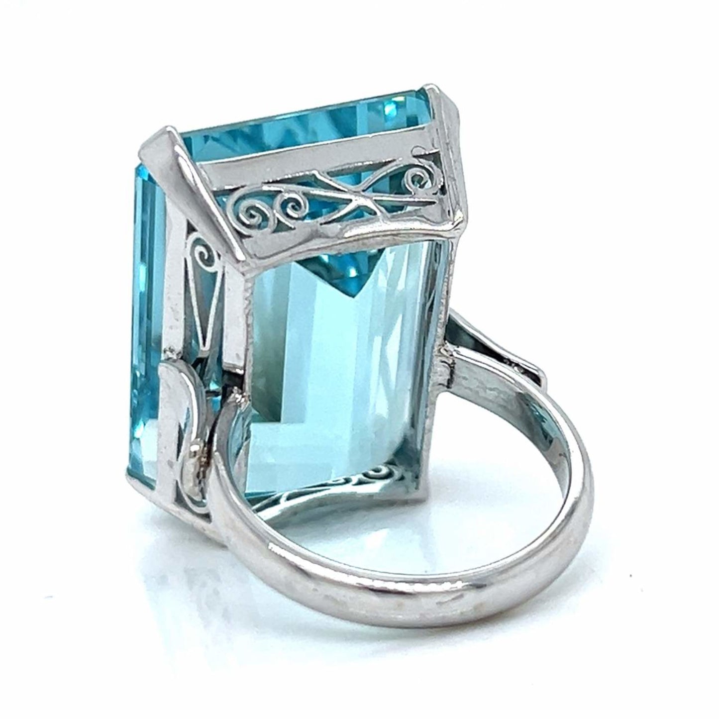 Post-1980s Platinum Aquamarine Ring back