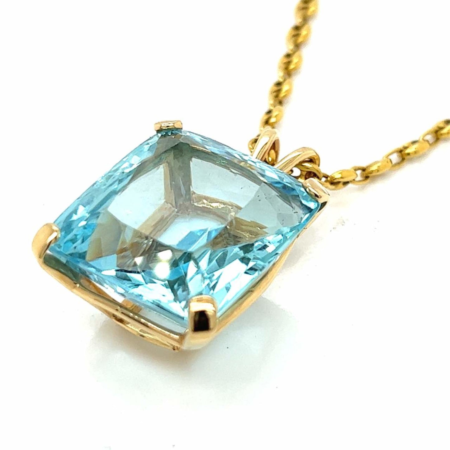 1980s 18KT Yellow Gold Aquamarine Necklace side