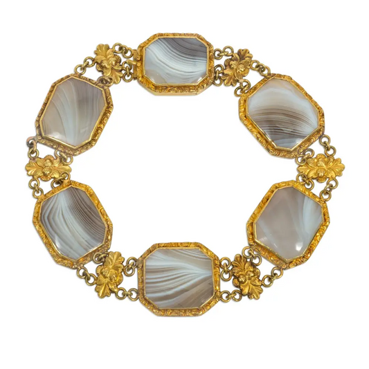 French Georgian 18KT Yellow Gold Agate Bracelet front