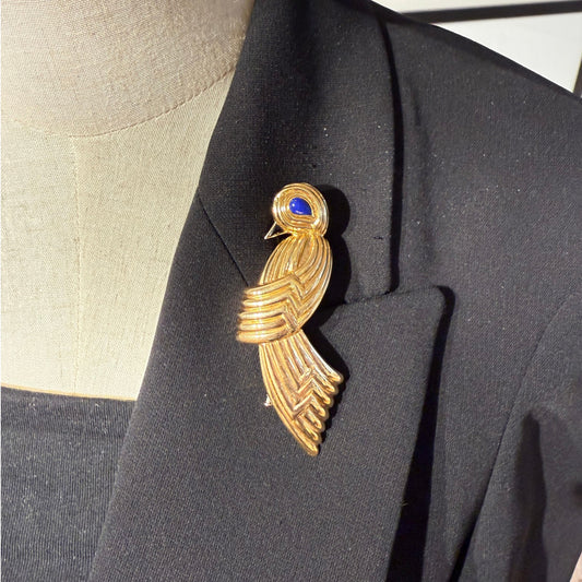 Boucheron French 1980s 18KT Yellow Gold Lapis Lazuli Bird Brooch on collar