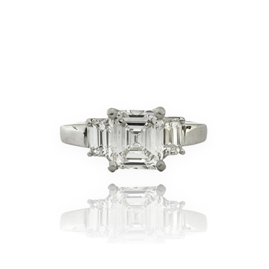 1980s Platinum Diamond Ring front