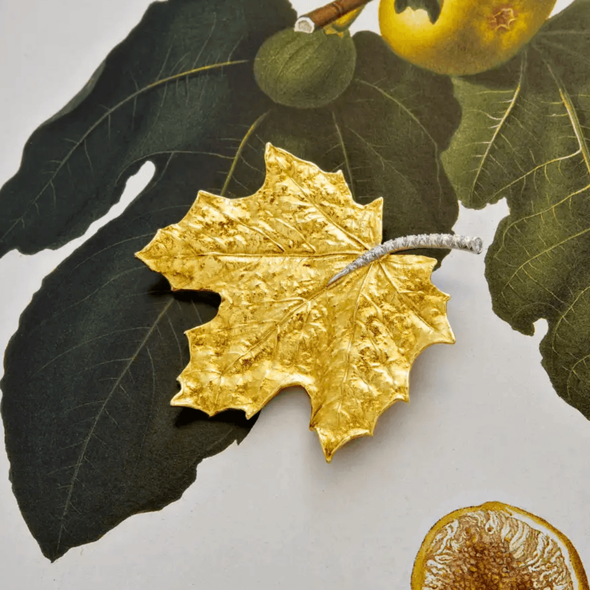 Aaron Henry Post-1980s Platinum & 19KT Yellow Gold Diamond Leaf Brooch front