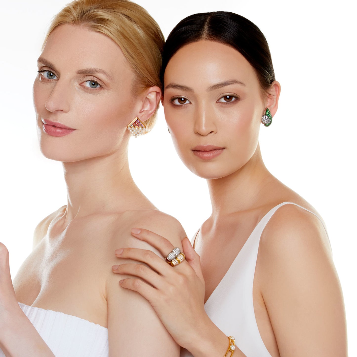 Mauboussin Paris Post-1980s 18KT White Gold Diamond Ring on finger