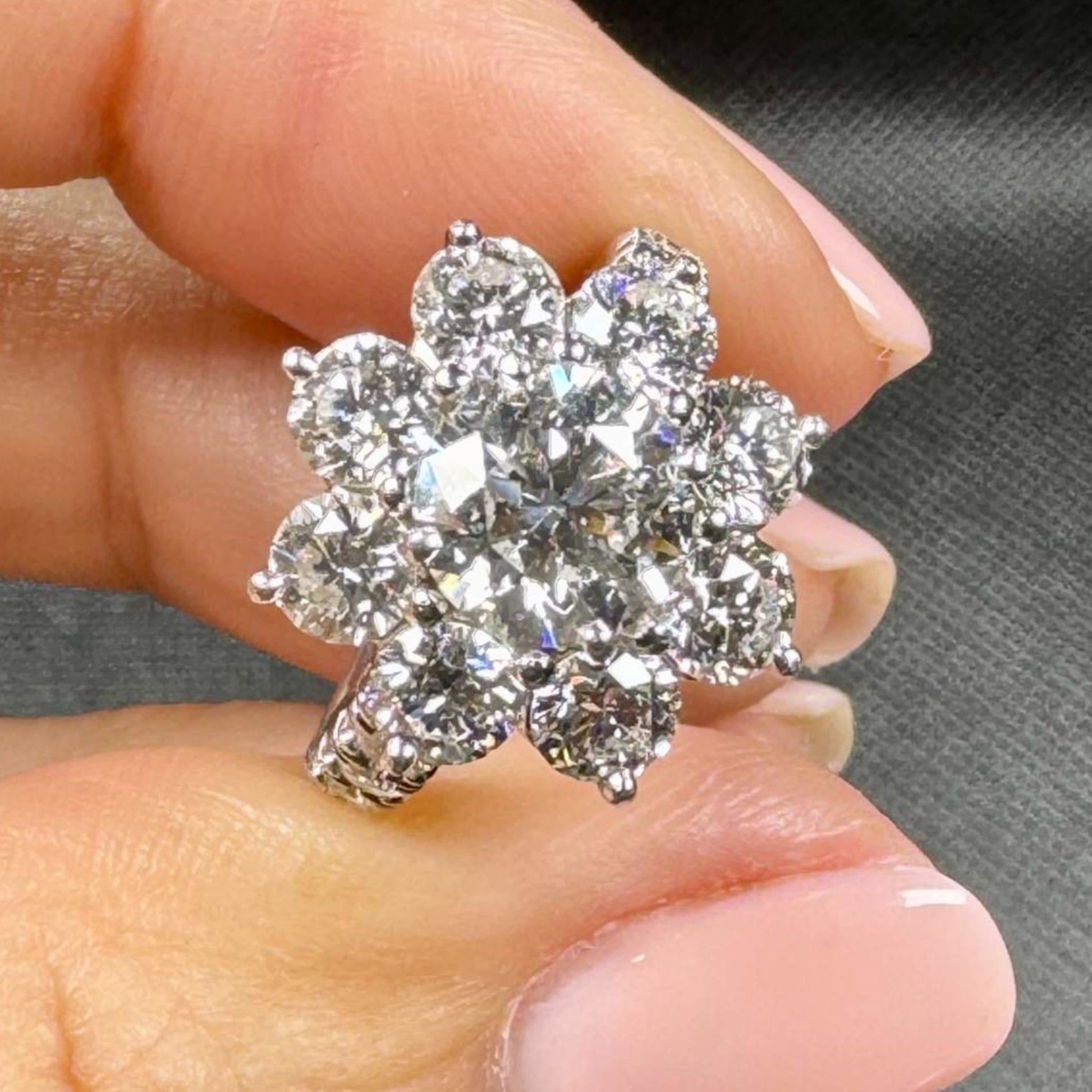 Harry Winston Post-1980s Platinum Diamond Ring front