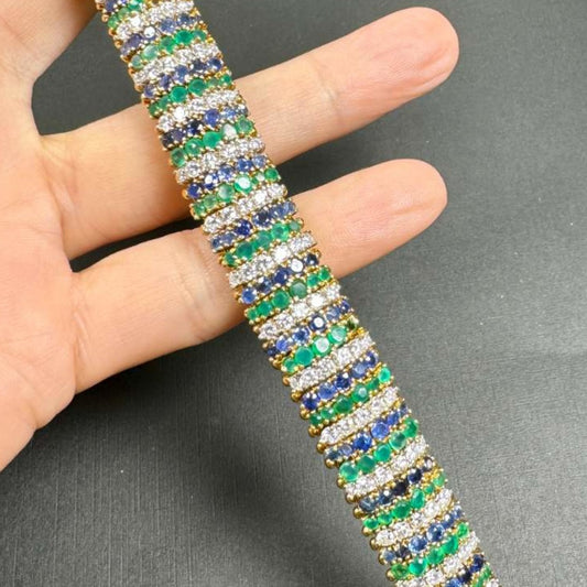 1960s 18KT Yellow Gold Diamond, Onyx & Sapphire Bracelet close-up details