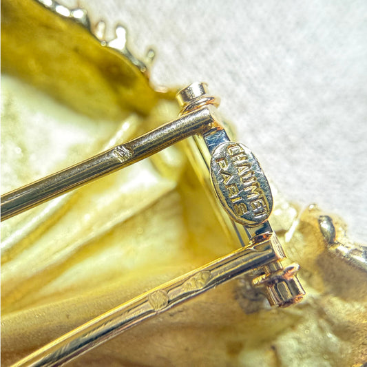 Chaumet Paris 1980s 18KT Yellow Gold Set brooch signature
