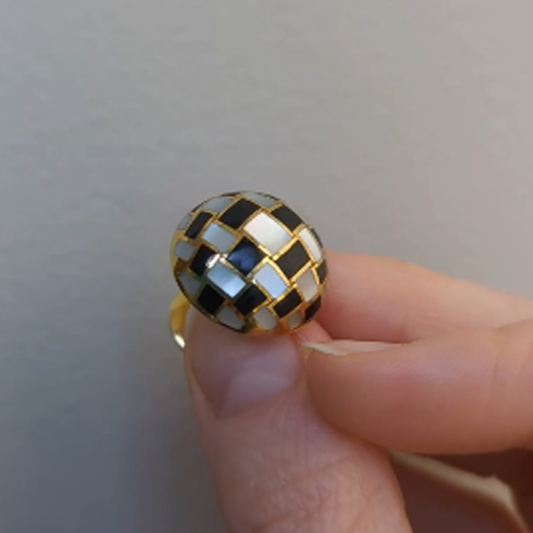 Tiffany & Co. Hong Kong 1980s 18KT Yellow Gold Mother of Pearl & Onyx Cufflinks front