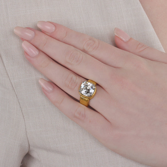 Suzanne Belperron French 1970s 18KT Yellow Gold Diamond Ring on finger