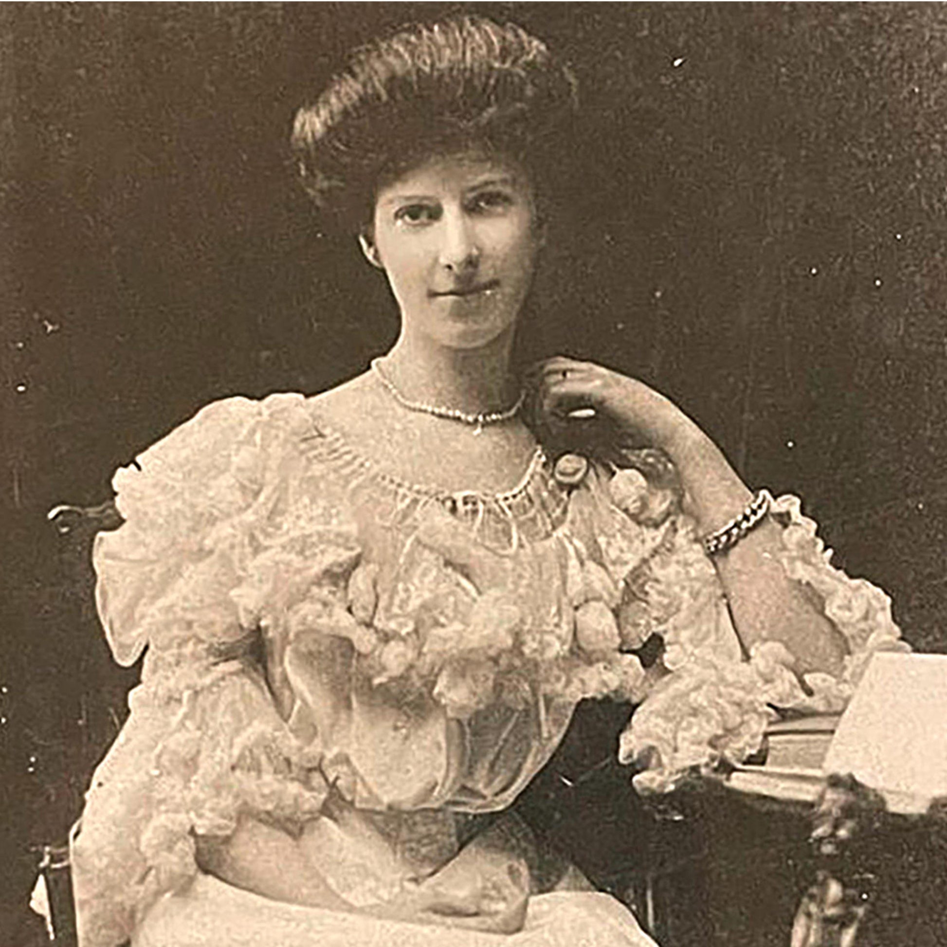 linor Mary Stuart wearing this bracelet, circa 1906. 