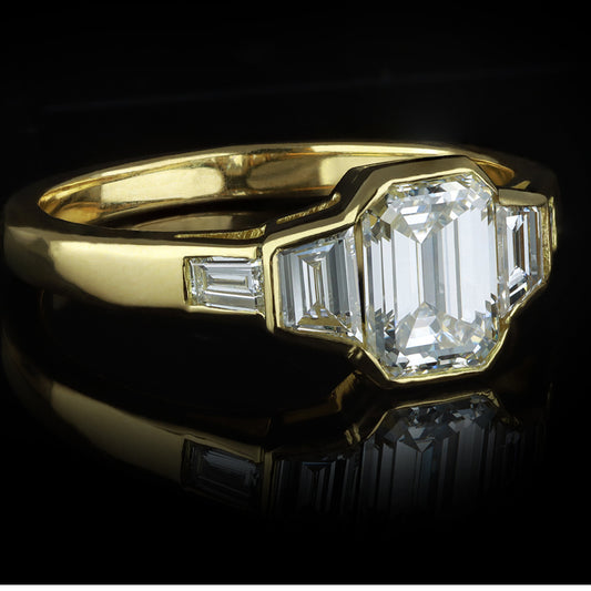 1970s 18KT Yellow Gold Diamond Ring side