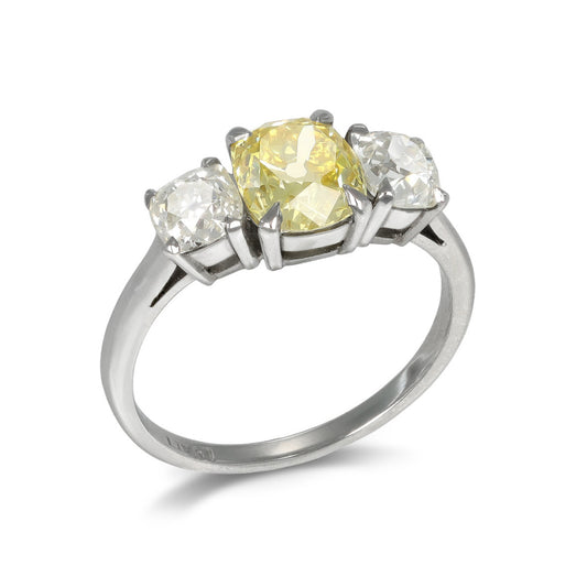 1980s Platinum Diamond Ring profile