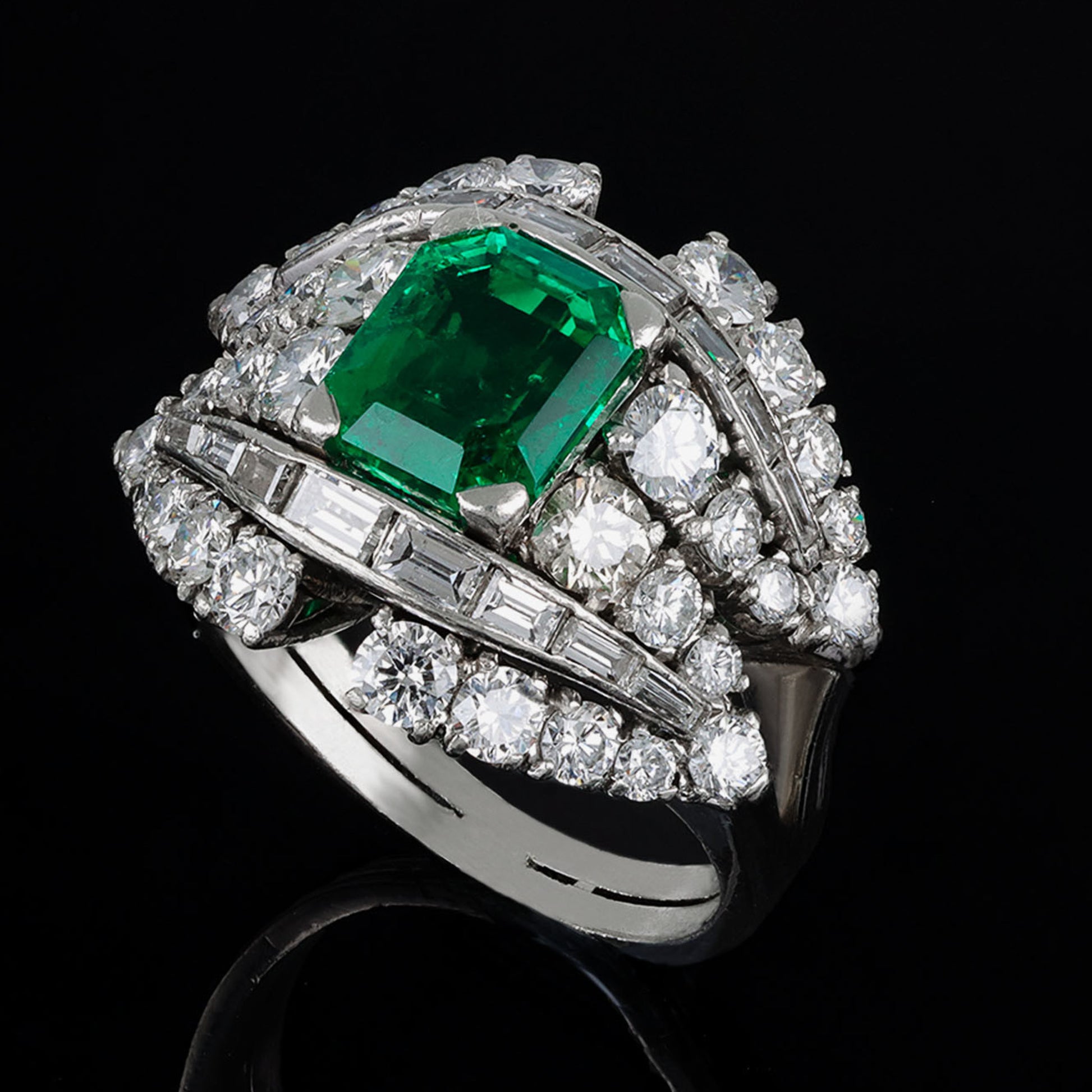 Italian 1970s Platinum Emerald & Diamond Ring side