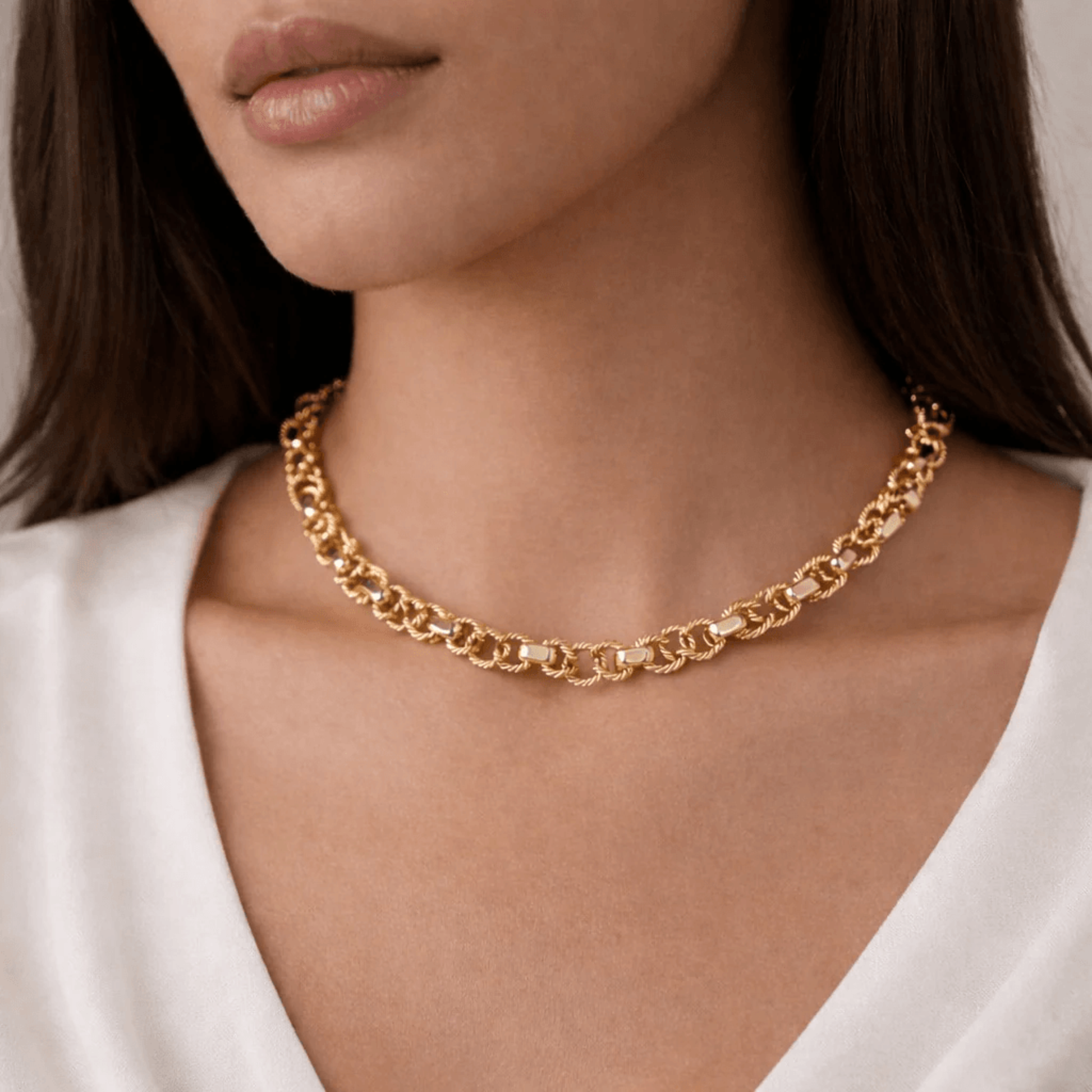 Italian 1980s 18KT Yellow Gold Necklace on neck