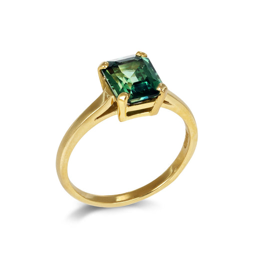 1980s 18KT Yellow Gold Sapphire Ring profile