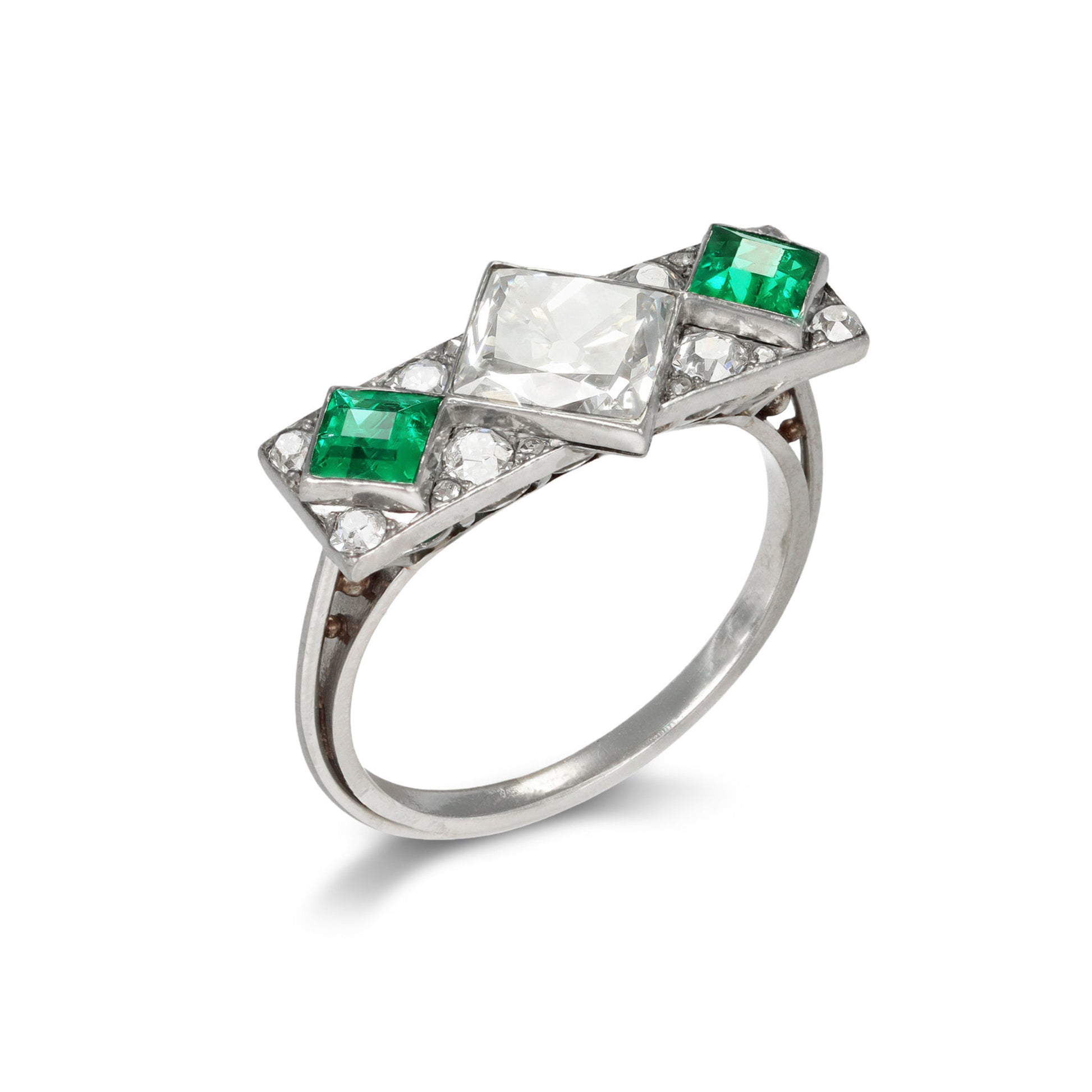 French Art Deco Platinum Diamond & Emerald Ring profile