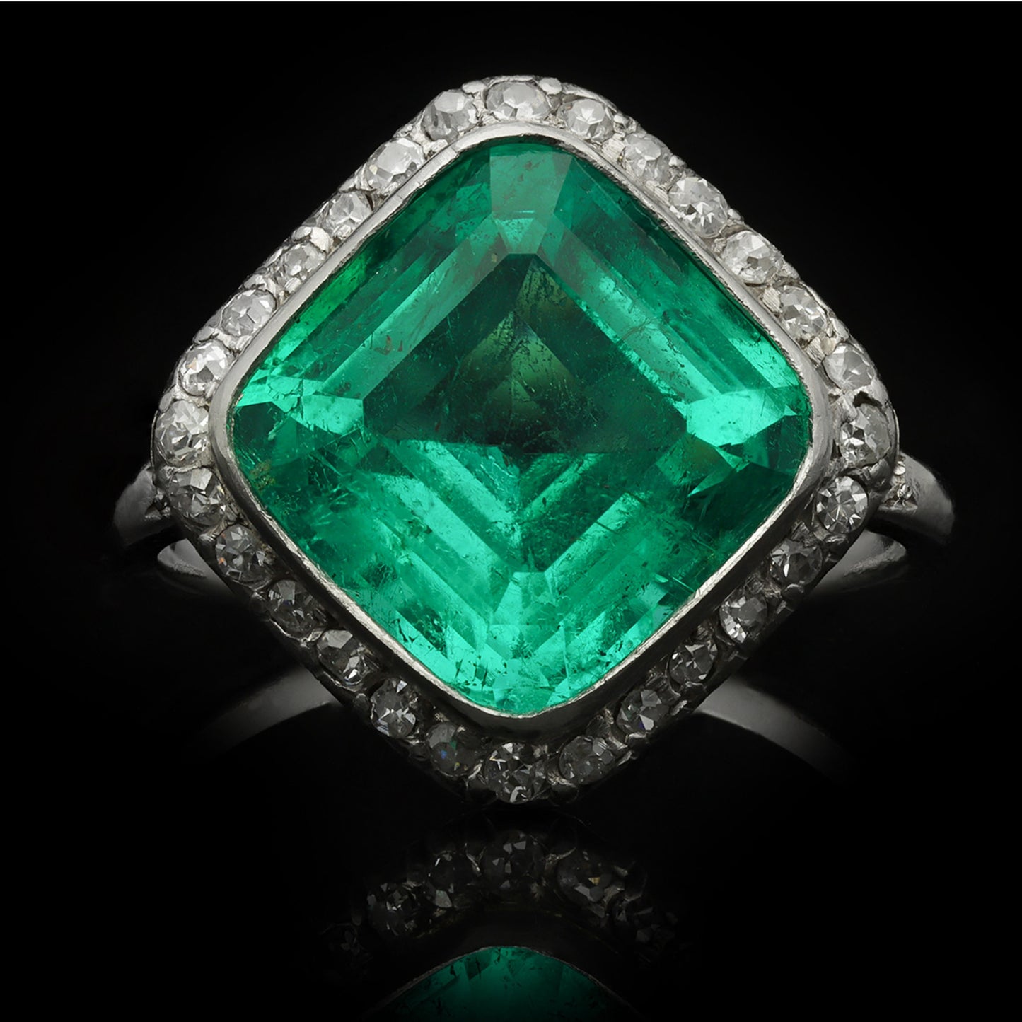 Edwardian Platinum Emerald & Diamond Ring front