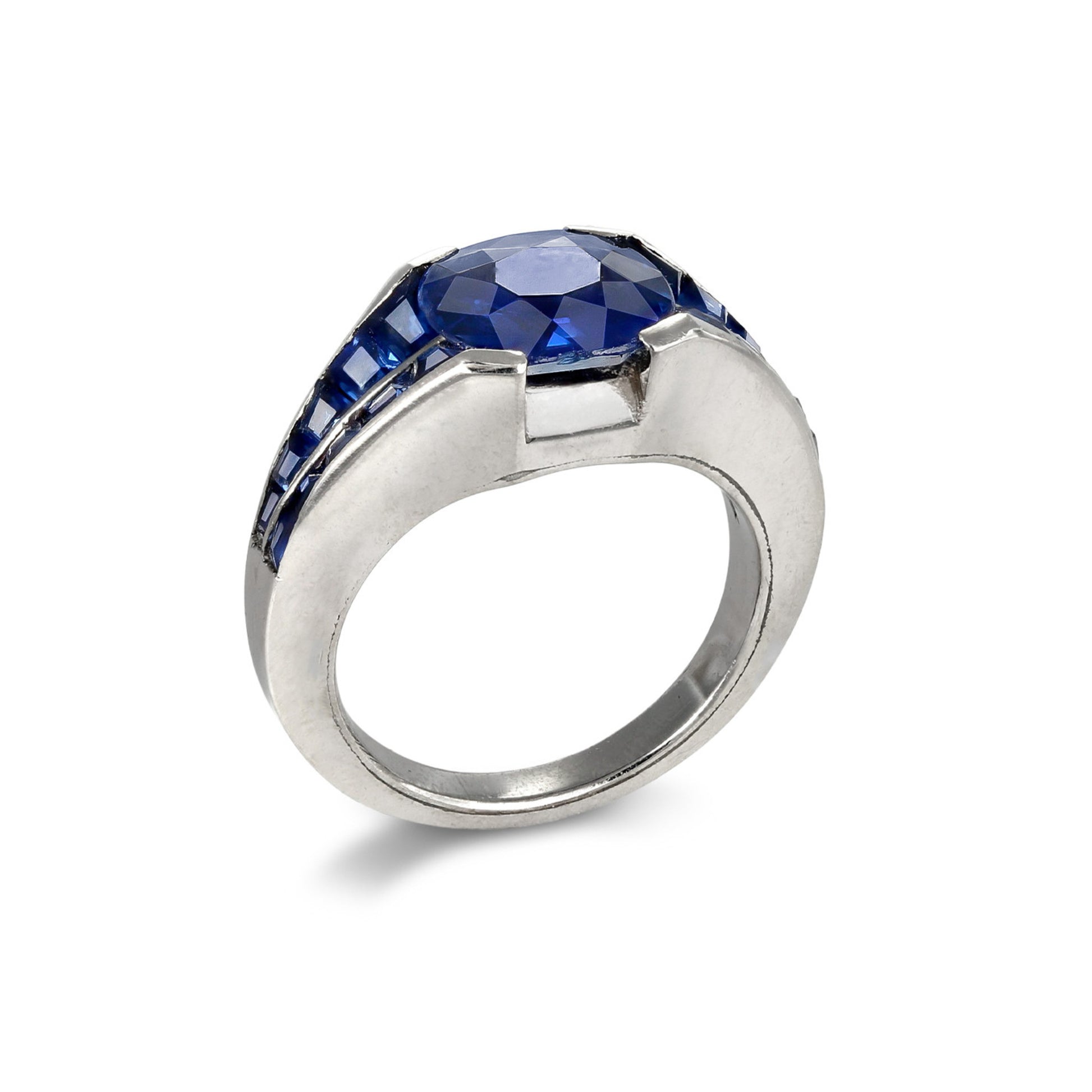 Van Cleef & Arpels French 1950s Platinum Sapphire Ring profile