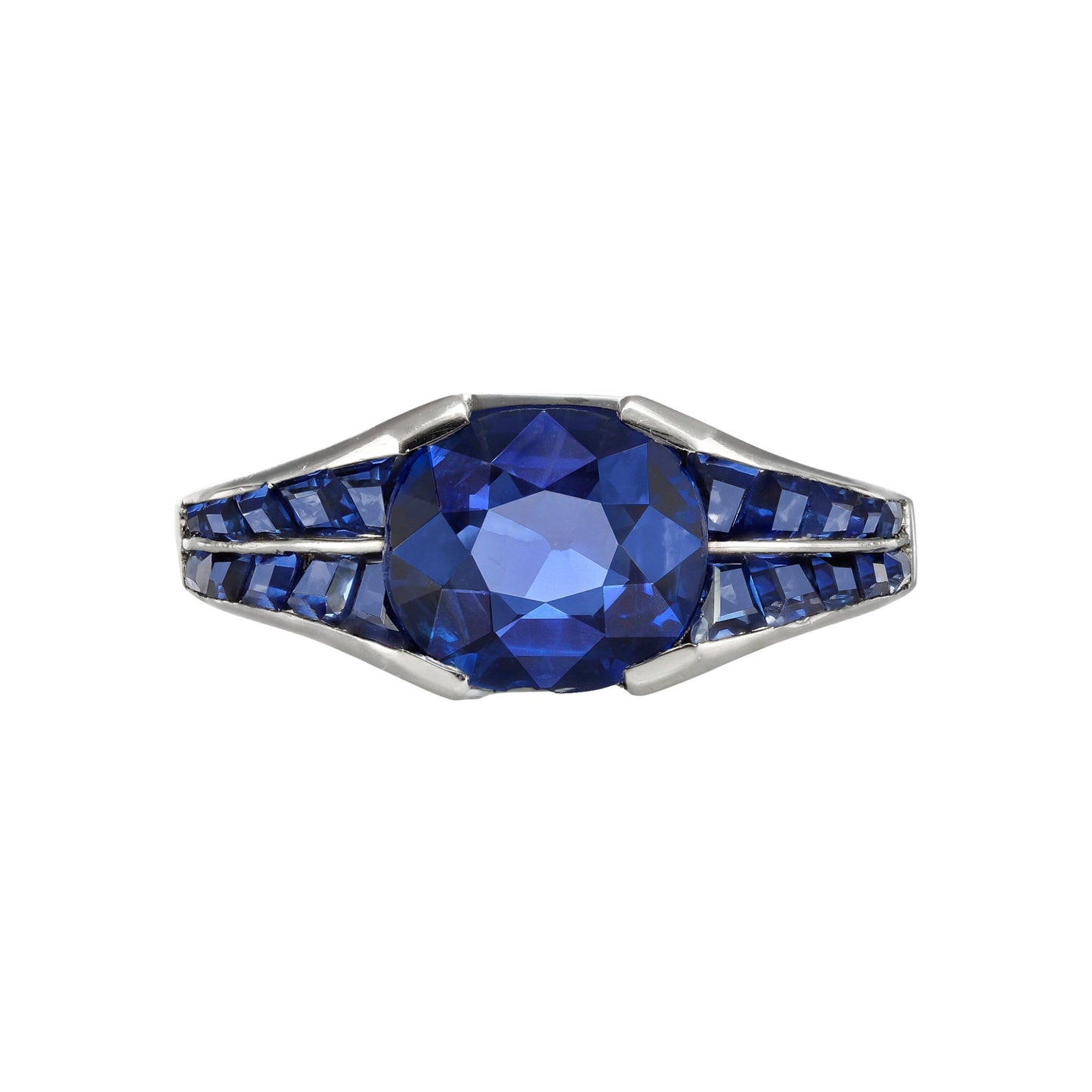Van Cleef & Arpels French 1950s Platinum Sapphire Ring front