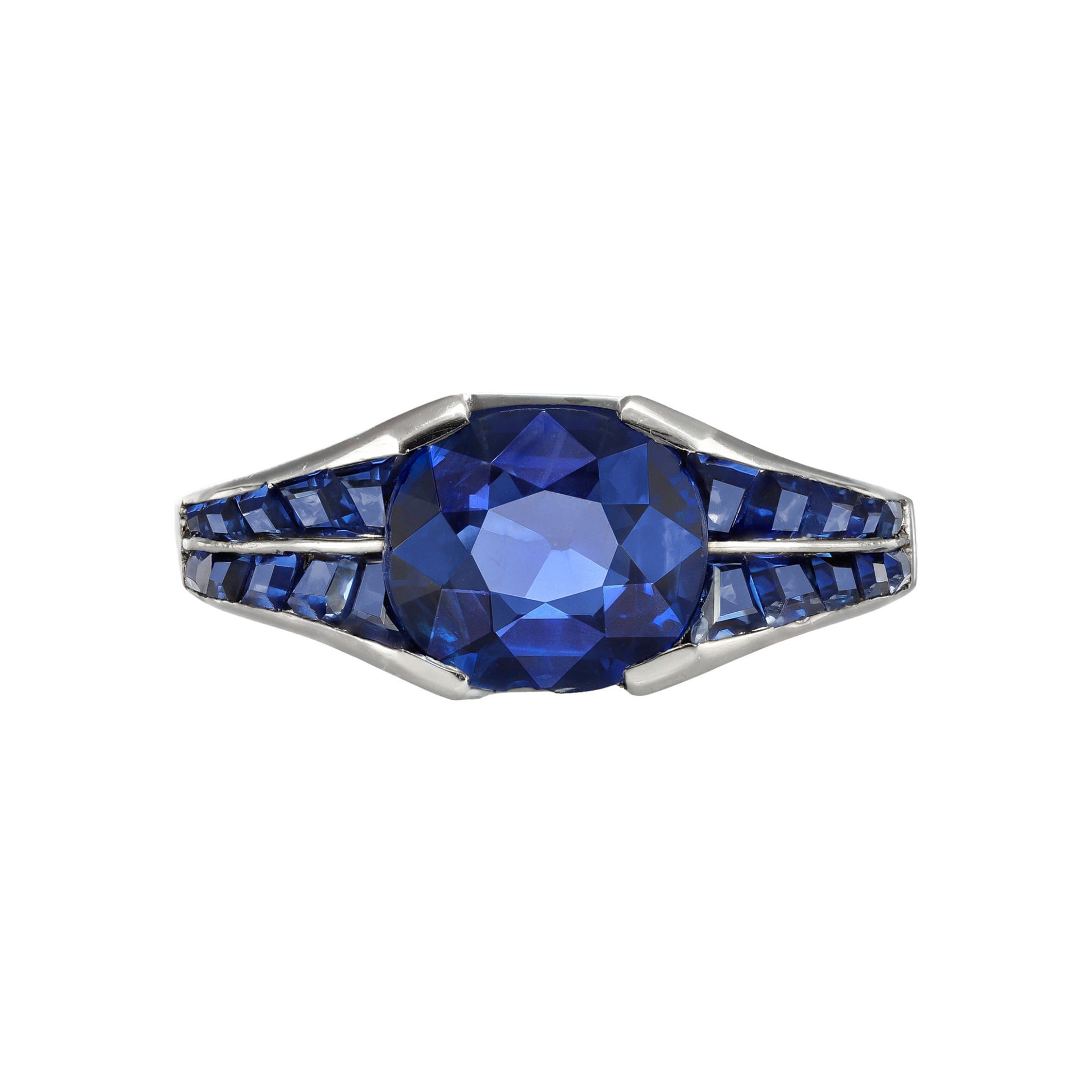 Van Cleef & Arpels French 1950s Platinum Sapphire Ring front
