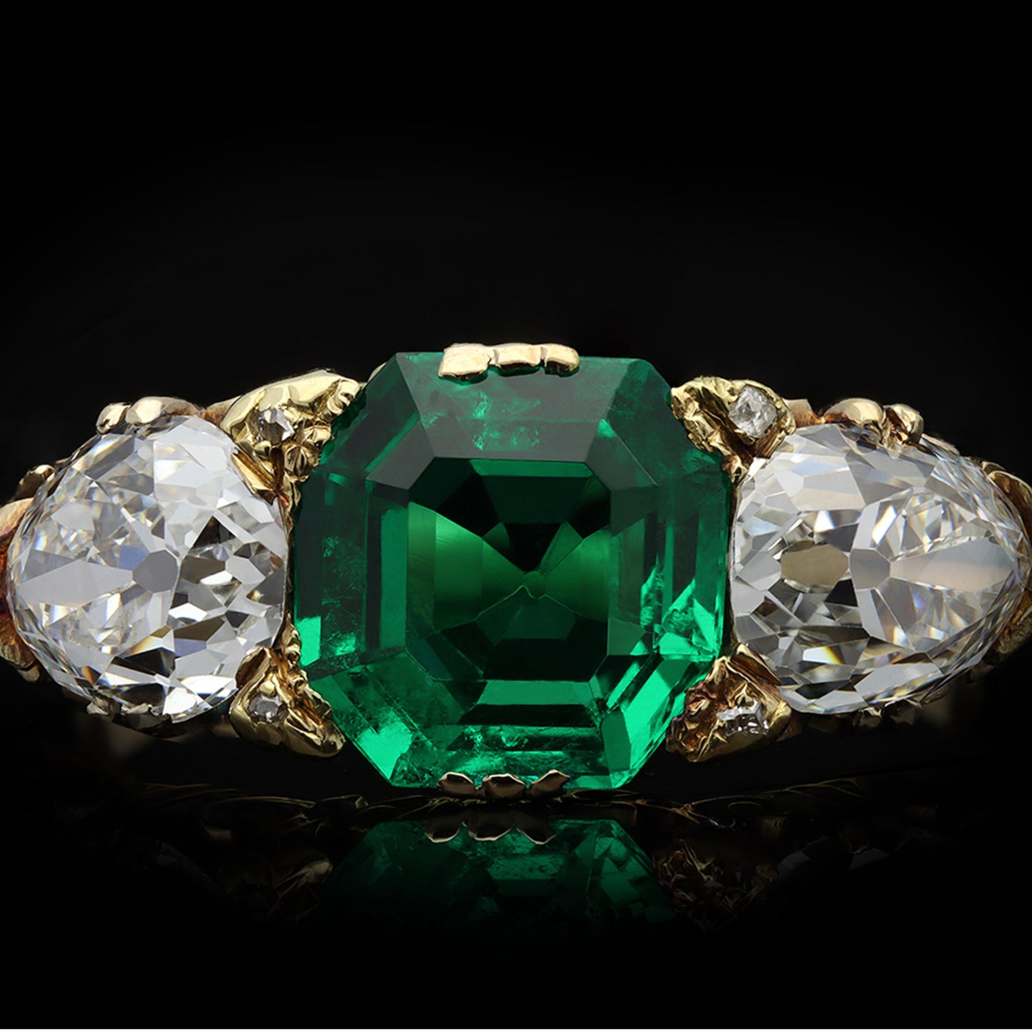 English Victorian 18KT Yellow Gold Emerald Diamond Ring front