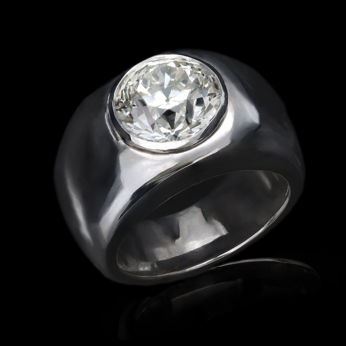 1980s 18KT White Gold Diamond Ring profile