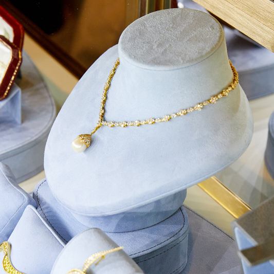 Harry Winston Post-1980s 18KT Yellow Gold Cultured Pearl & Diamond Necklace front side view