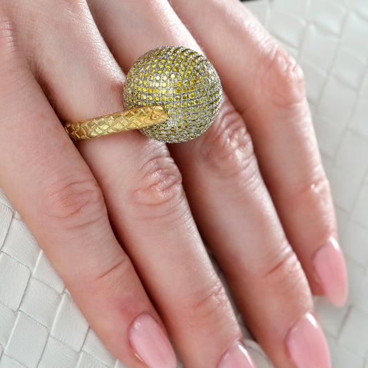Bottega Veneta Post-1980s 18KT Yellow Gold Yellow Diamond Sfera Ring on finger