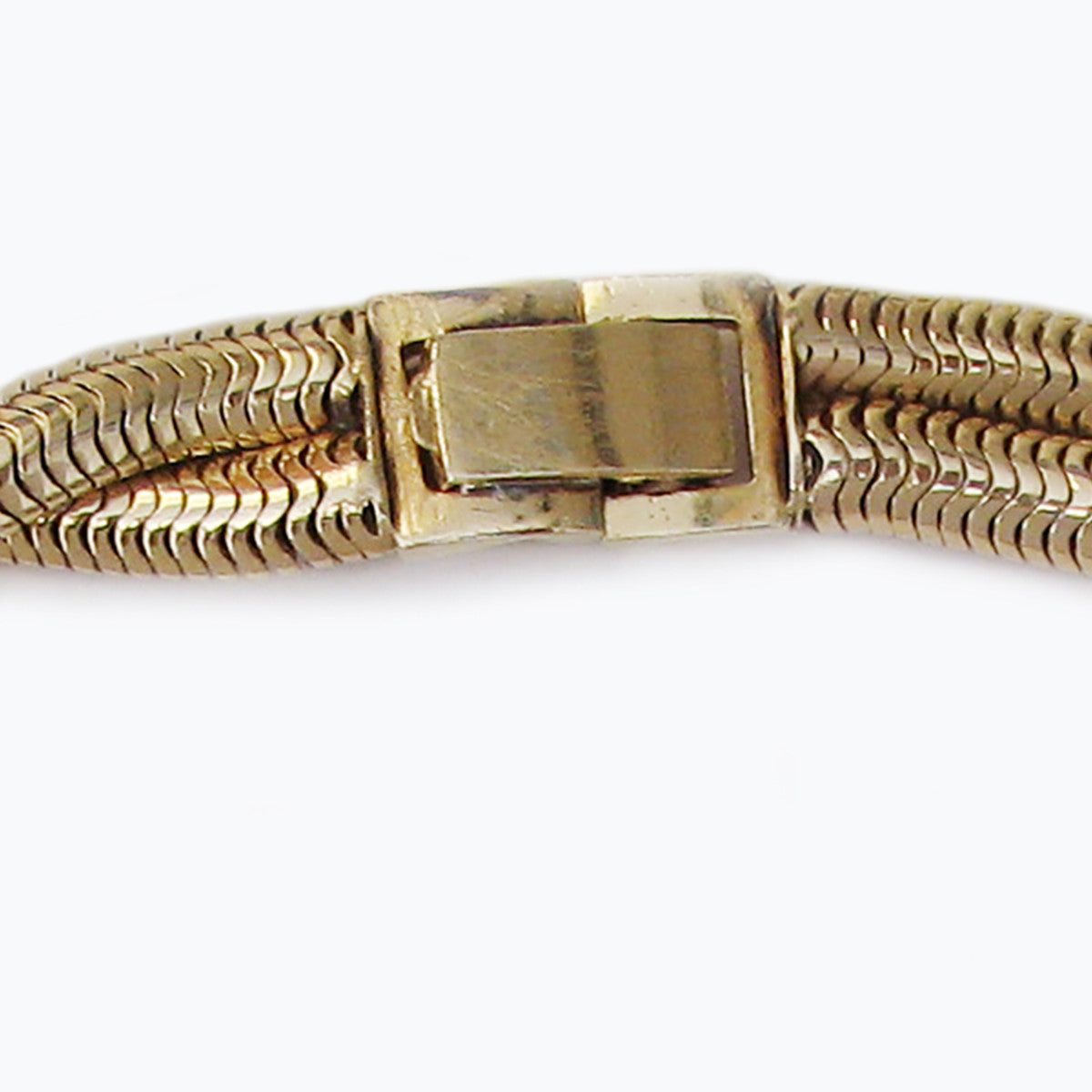1940s 14KT Yellow Gold Double Strand Tubogas Necklace close-up details of clasp