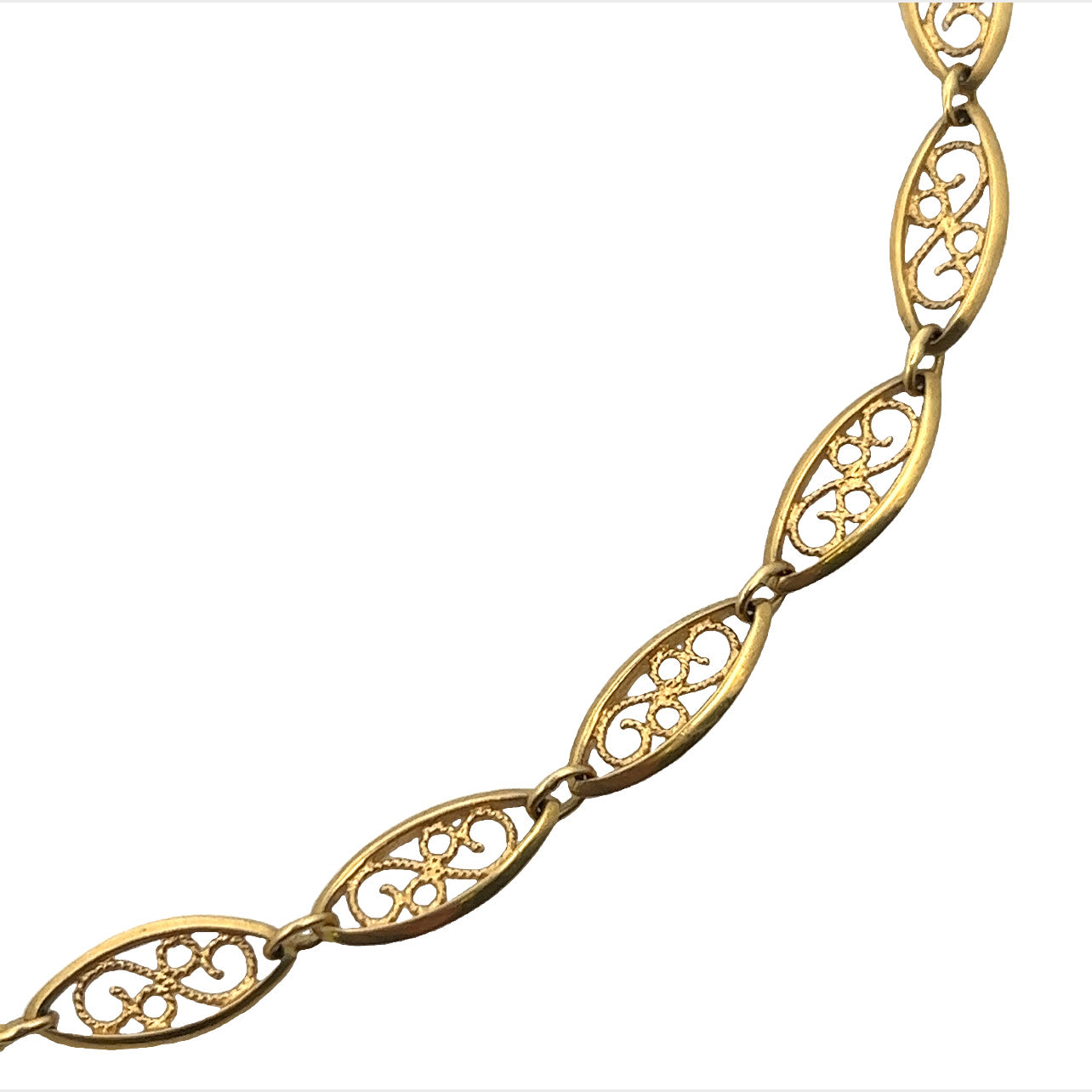 Art Nouveau 18KT Yellow Gold Necklace close-up details
