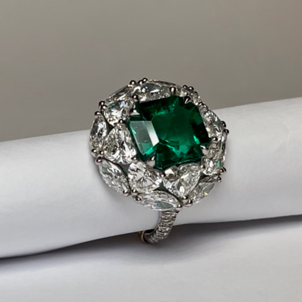 Post-1980s Platinum Emerald & Diamond Ring front view