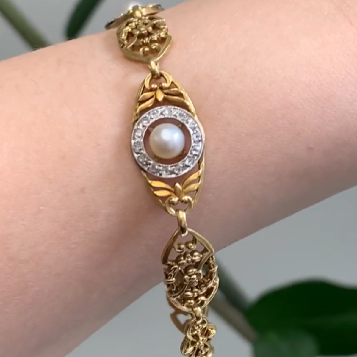 Art Nouveau 18KT Yellow Gold Diamond Natural Pearl Bracelet close-up details