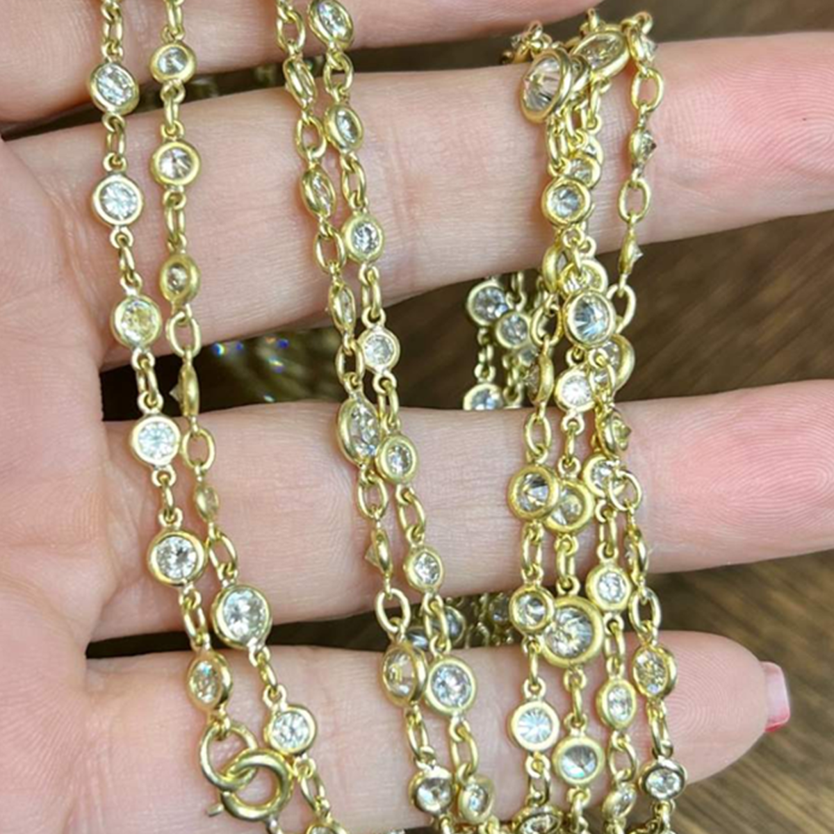 Post-1980s 18KT Yellow Gold Diamond Necklace close-up details