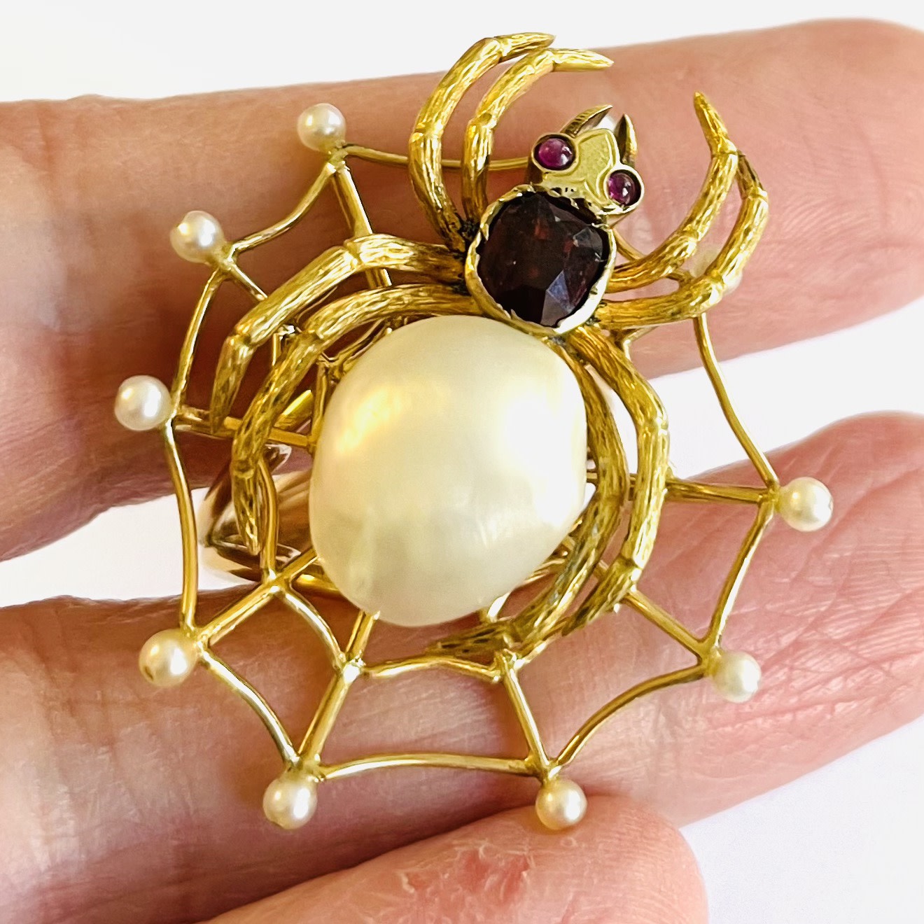Post-1980s 18KT Yellow Gold Natural Pearl & Garnet Spider Ring in hand