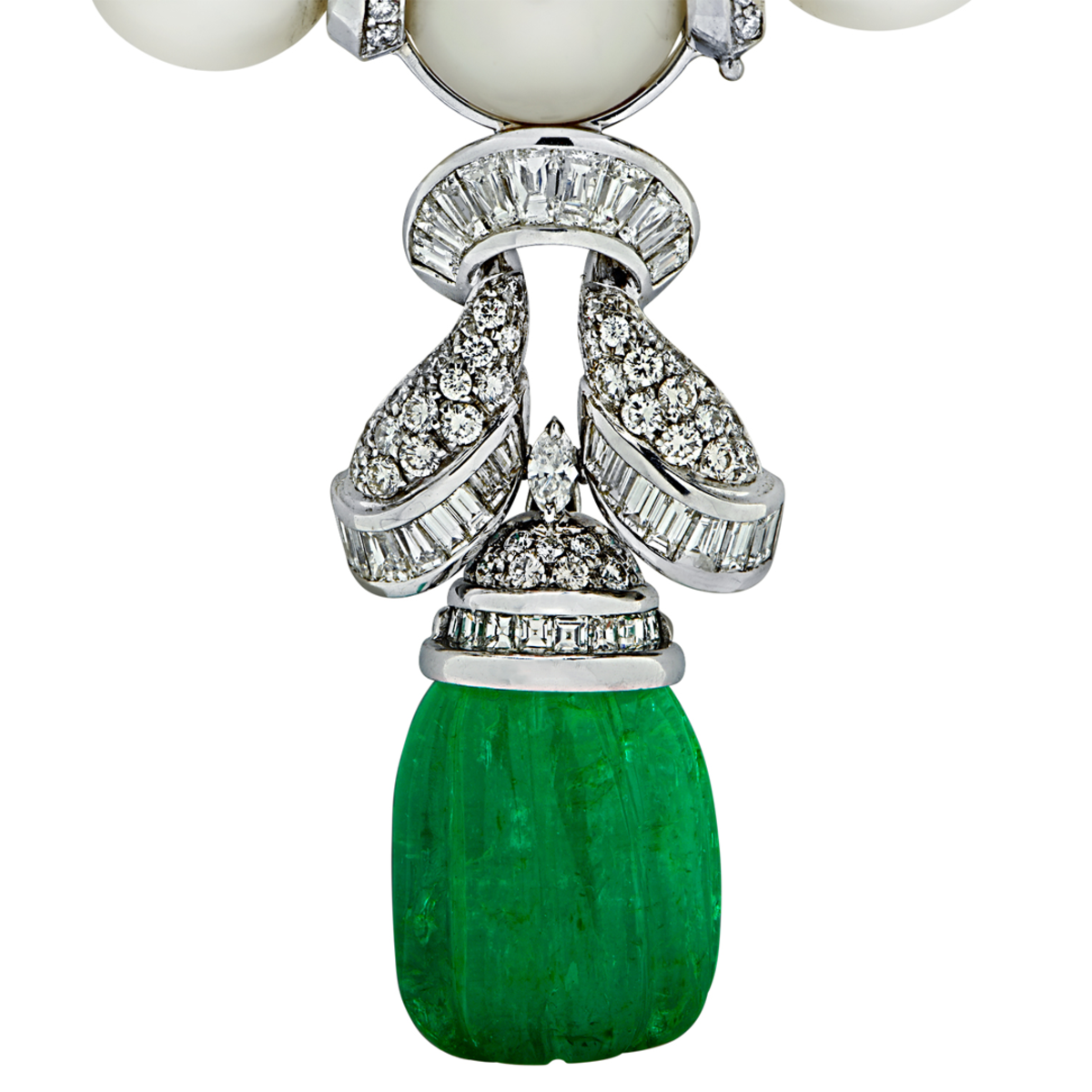 Piranesi Italy 1980s Platinum Emerald, Diamond & Cultured Pearl Necklace close-up details