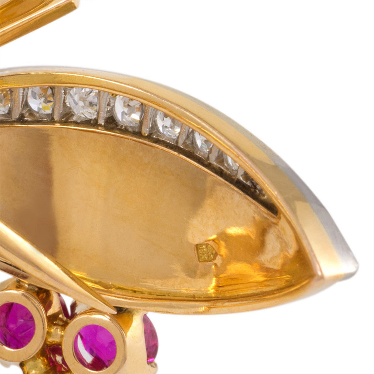 Bailey, Banks & Biddle Sasportas French 1950s 18KT Yellow Gold Diamond & Ruby Brooch close-up details