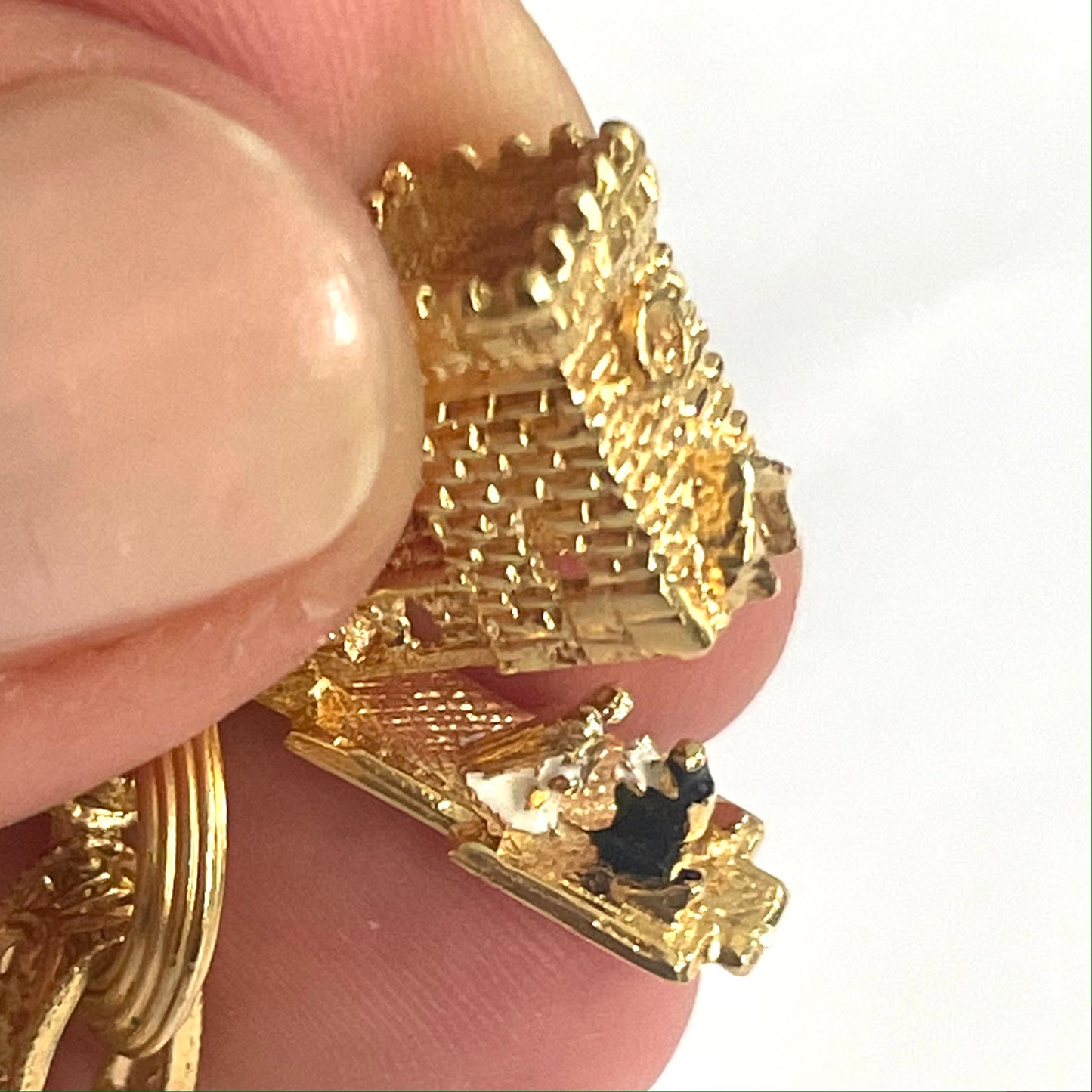 1950s 9KT Yellow Gold Charm Bracelet charm close-up