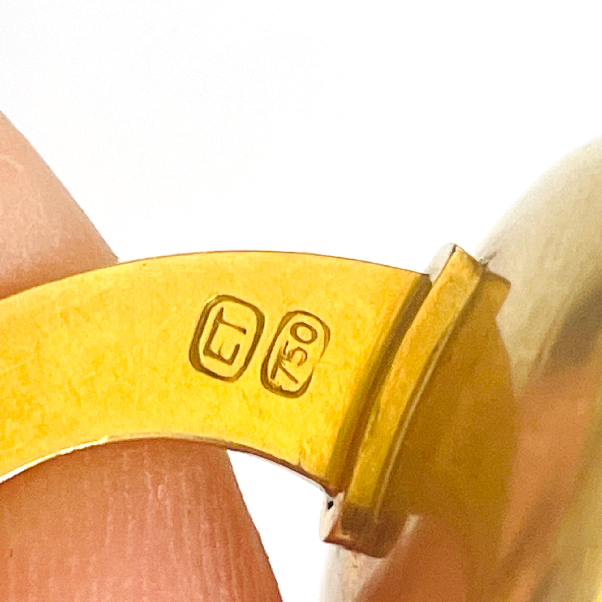 Elisabeth Treskow German 1950s 18KT Yellow Gold Sapphire Cufflinks close-up details