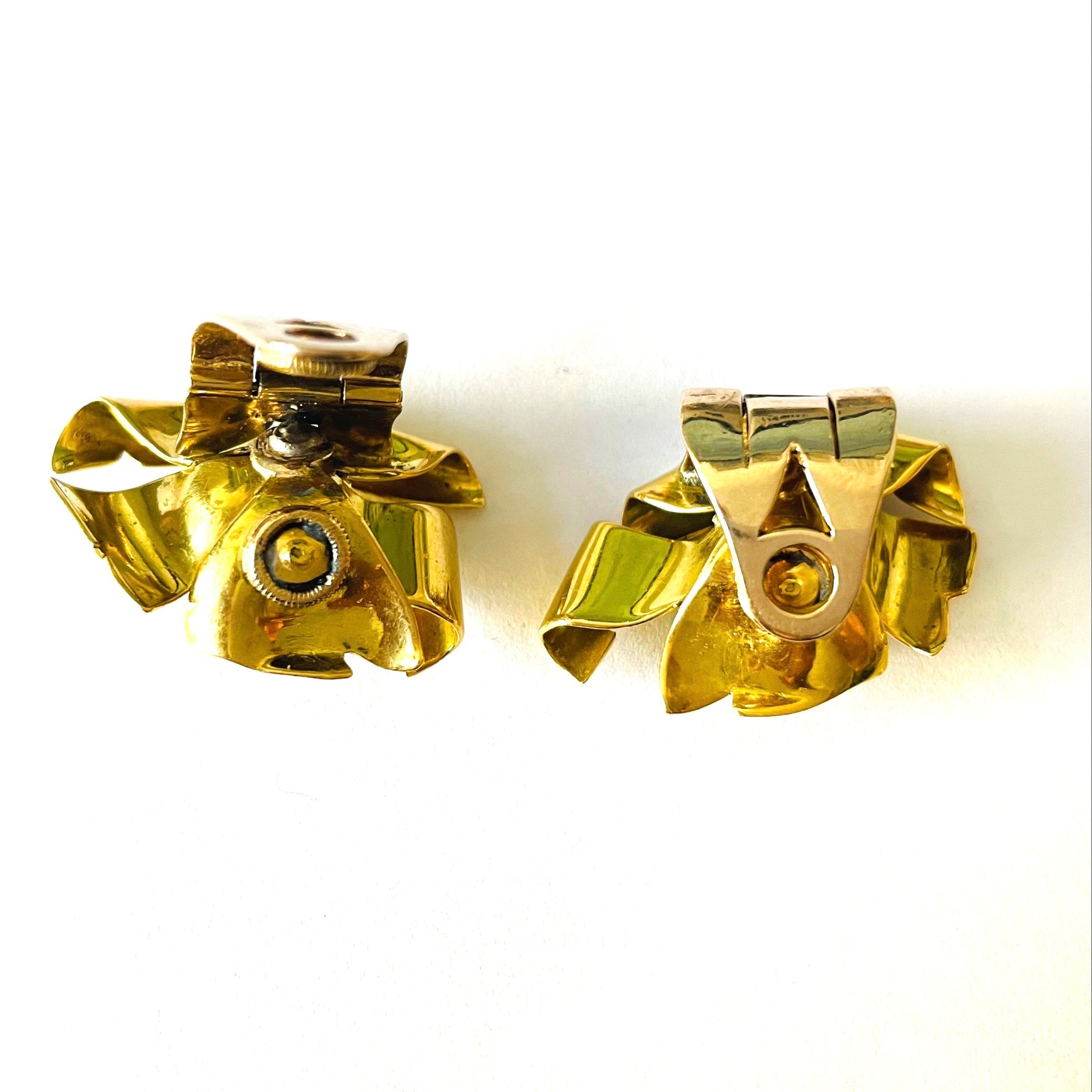 1950s 18KT Yellow Gold Aventurine, Diamond, Sapphire Set back of earrings