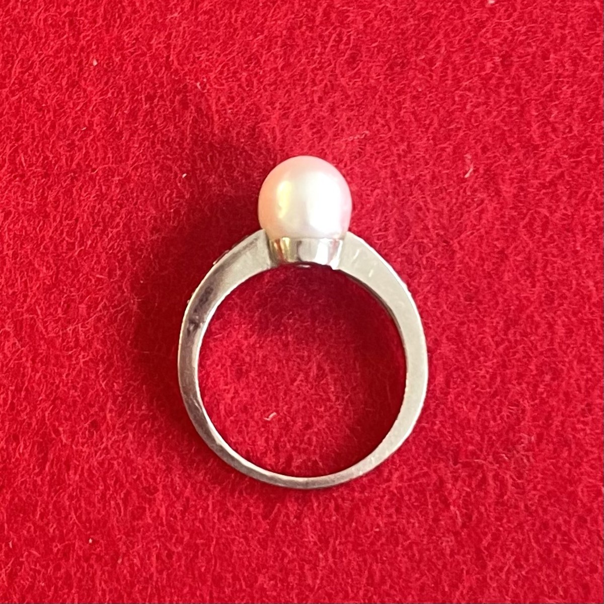 1980s Palladium Natural Pearl & Diamond Ring profile