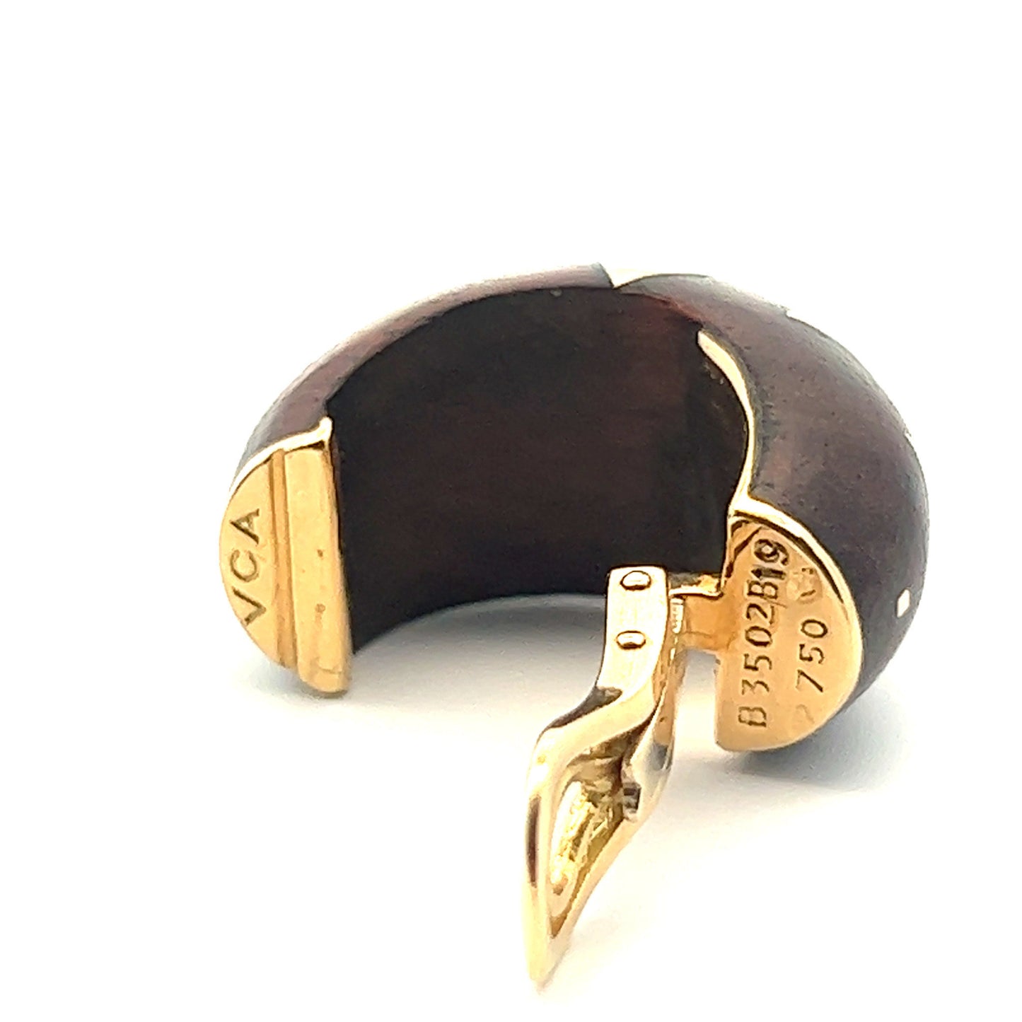 Van Cleef & Arpels 1980s 18KT Yellow Gold Wood Earrings close-up of signature and number