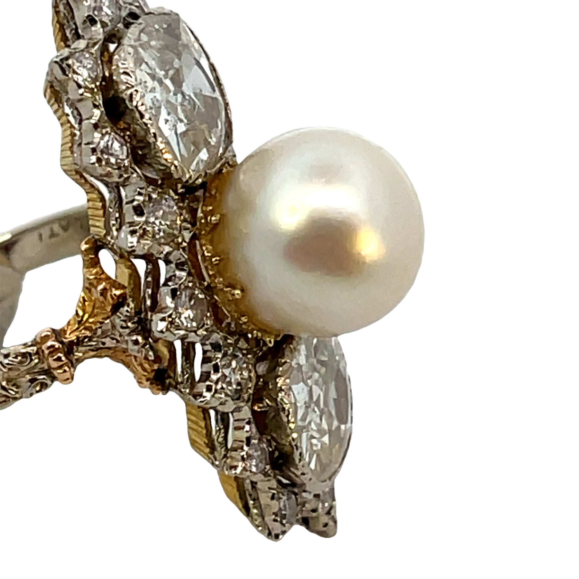 Mario Buccellati 1970s 18KT Yellow Gold Diamond & Pearl Ring close-up of pearl