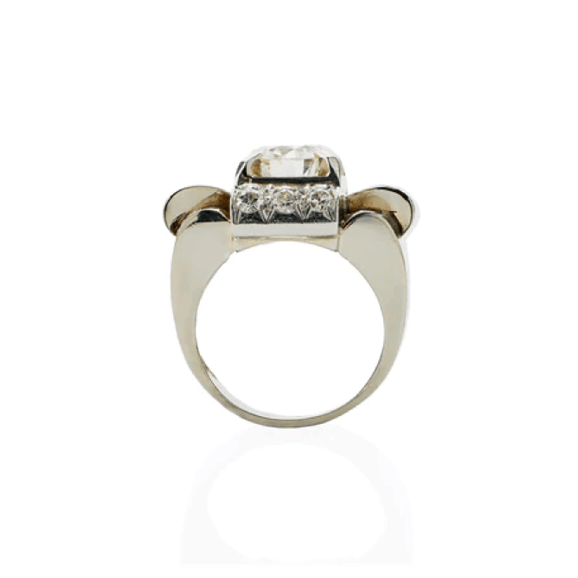 Truche French Retro 18KT White Gold Diamond Ring profile